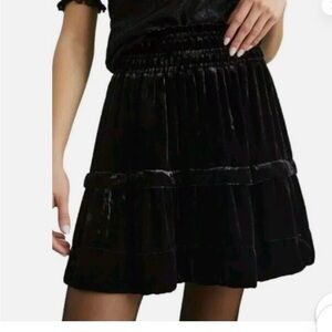 FREE SHIPPING! Anthropologie Somerset Black Velvet Mini Skirt M Medium NEW